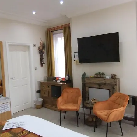 Fourrooms - Couples Only-2